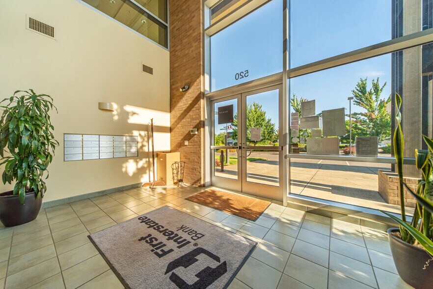 More Photos Of 520 Hawthorne Ave SE, Salem Bank For Lease