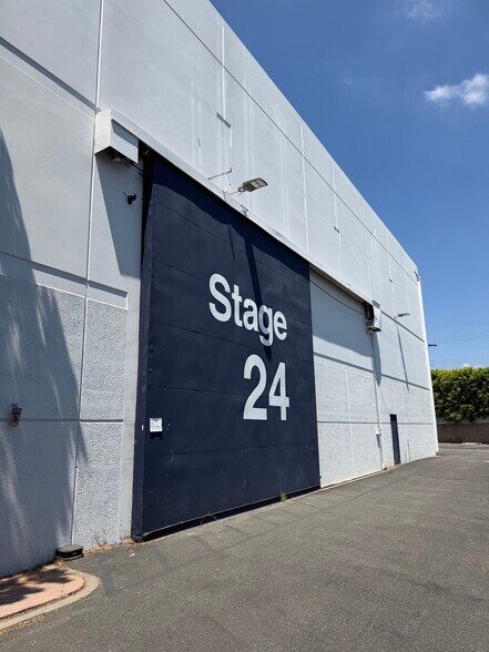 More Photos Of 13927 Saticoy St, Panorama City Movie Radio TVStudio For Lease