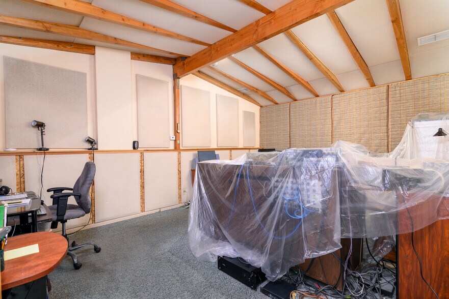 More Photos Of 1721 E Main St, Ventura Storefront For Sale