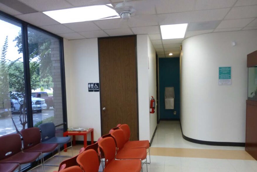 More Photos Of 6677 Rookin St, Houston Storefront Retail Office For Lease