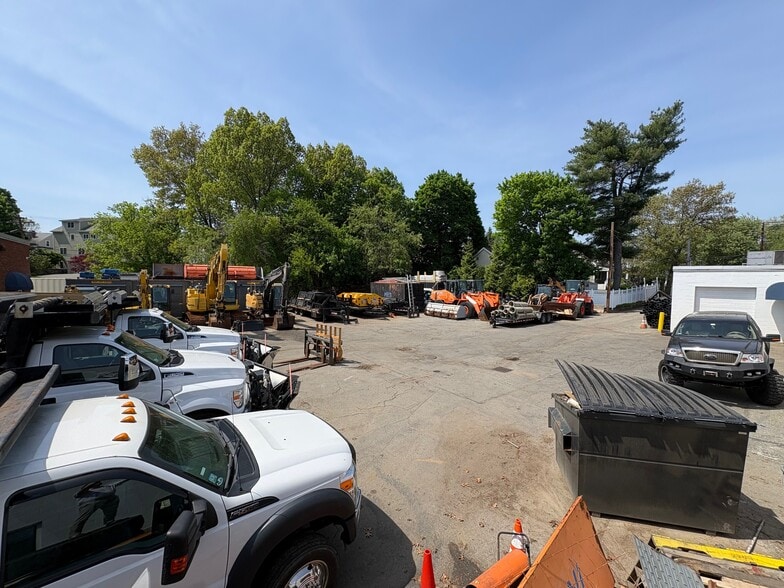 More Photos Of 160-162 Cross St, Winchester Distribution For Lease