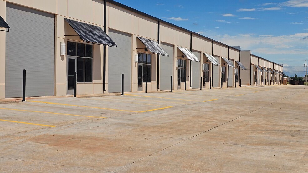 More Photos Of 2717 Watermark Blvd, Oklahoma City Flex For Lease