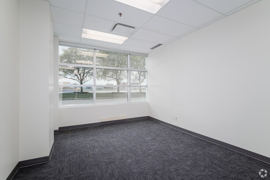 More Photos Of 2351 Upper Middle Rd E, Oakville Warehouse For Lease