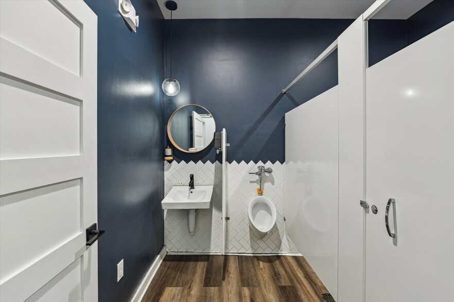 More Photos Of 2135-2147 Westheimer Rd, Houston Unknown For Lease