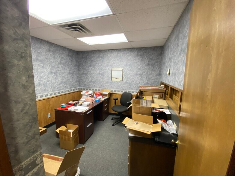 More Photos Of 321 E Spring St, Palestine Unknown For Lease