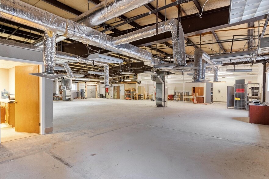 More Photos Of 234 Brooks St, Worcester Warehouse For Lease