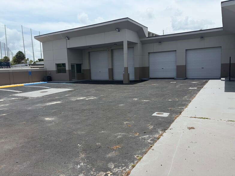 More Photos Of 17440 NW 2nd Ave, Miami Auto Repair For Sale