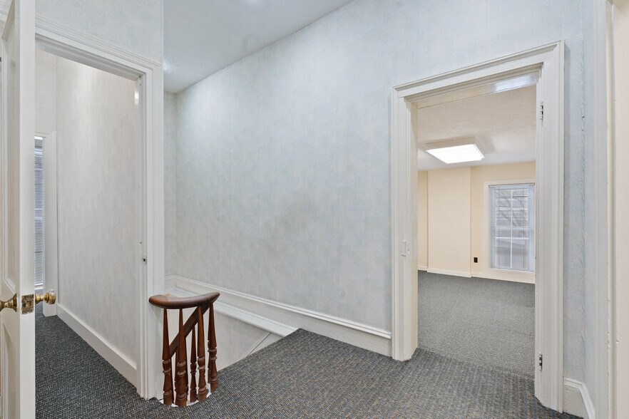 More Photos Of 1015 E Center St, Warsaw Office For Sale