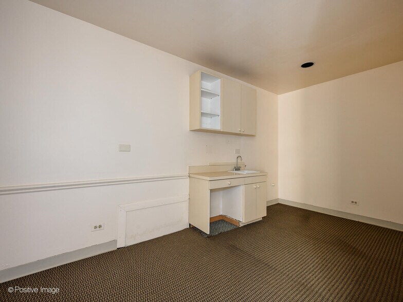 More Photos Of 1815 Dundee Rd, Northbrook Storefront Retail Office For Sale