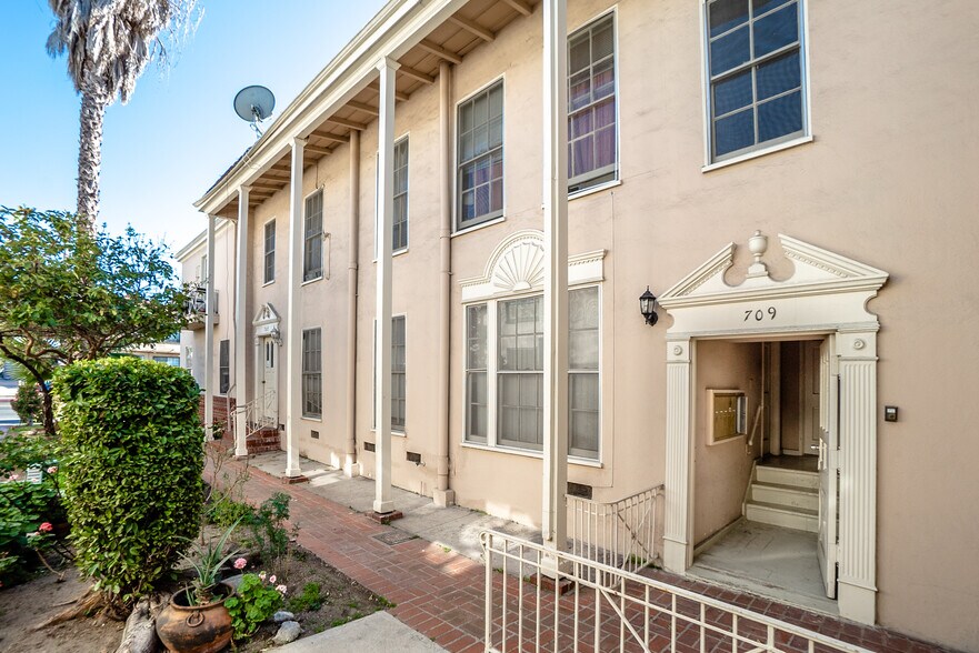 More Photos Of 707-709 Crenshaw Blvd, Los Angeles Apartments For Sale