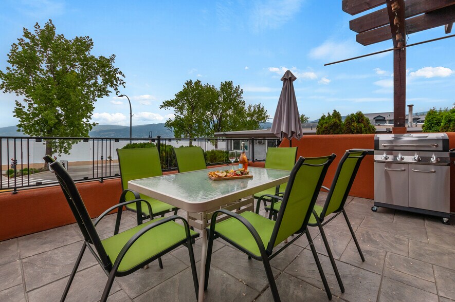 More Photos Of 1070 Lakeshore Dr W, Penticton Specialty For Sale