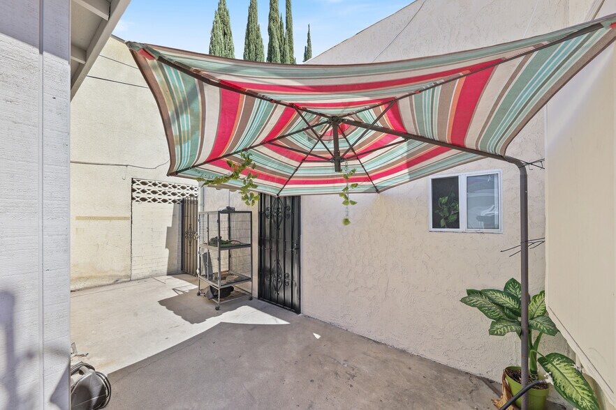 More Photos Of 15323 Paramount Blvd, Paramount General Retail For Sale