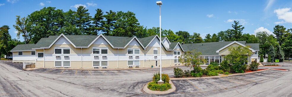More Photos Of 461 Munson Ave, Traverse City Hotel For Sale