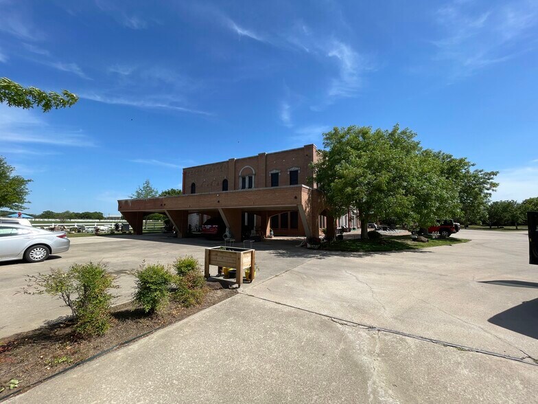 More Photos Of 11351 Hilltop Rd, Argyle Apartments For Sale