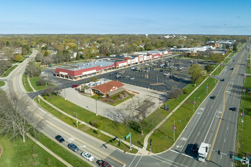 More Photos Of 1195 S Milwaukee Ave, Libertyville Restaurant For Lease