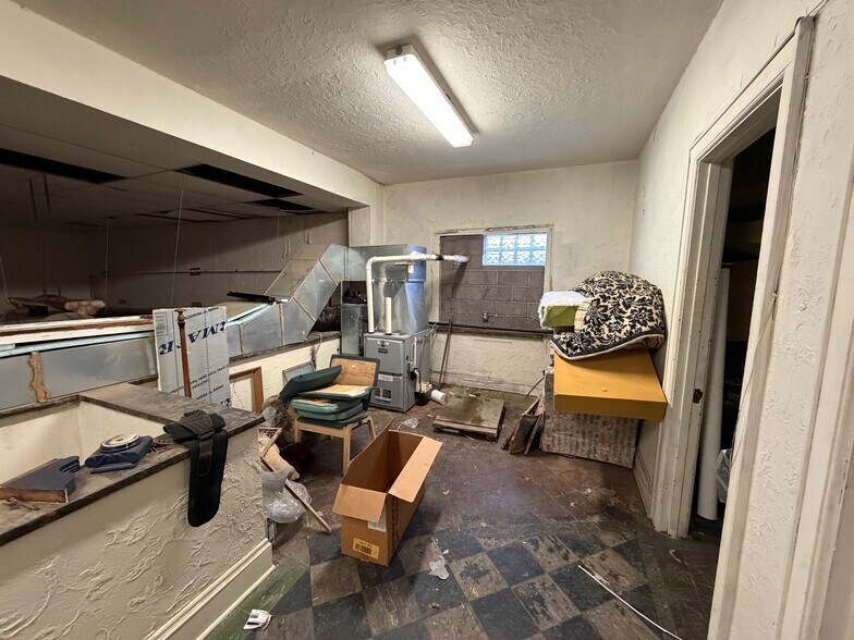 More Photos Of 814 Cleveland Ave NW, Canton Freestanding For Lease