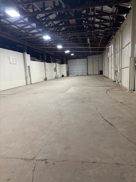 More Photos Of 813 King Plz, Shreveport Industrial For Lease