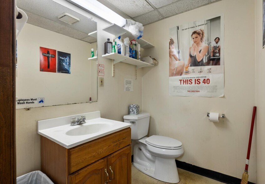 More Photos Of 120-124 Laurel Rd, East Northport Freestanding For Sale