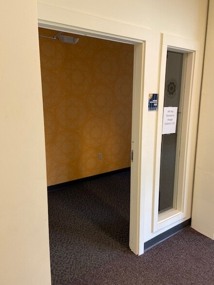 More Photos Of 323 Garfield St S, Parkland Apartments For Lease