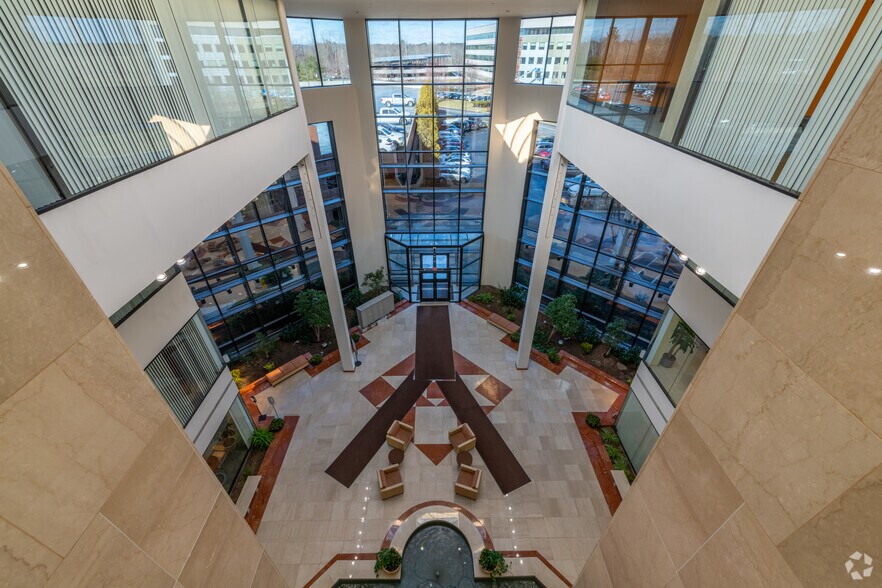 More Photos Of 101 Edgewater Dr, Wakefield Unknown For Lease