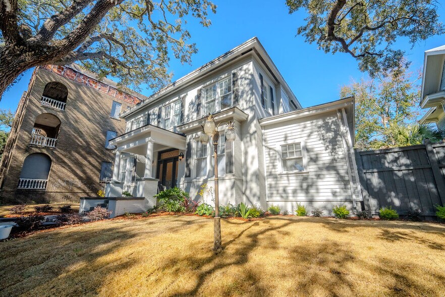 More Photos Of 306 E Victory Dr, Savannah Apartments For Sale