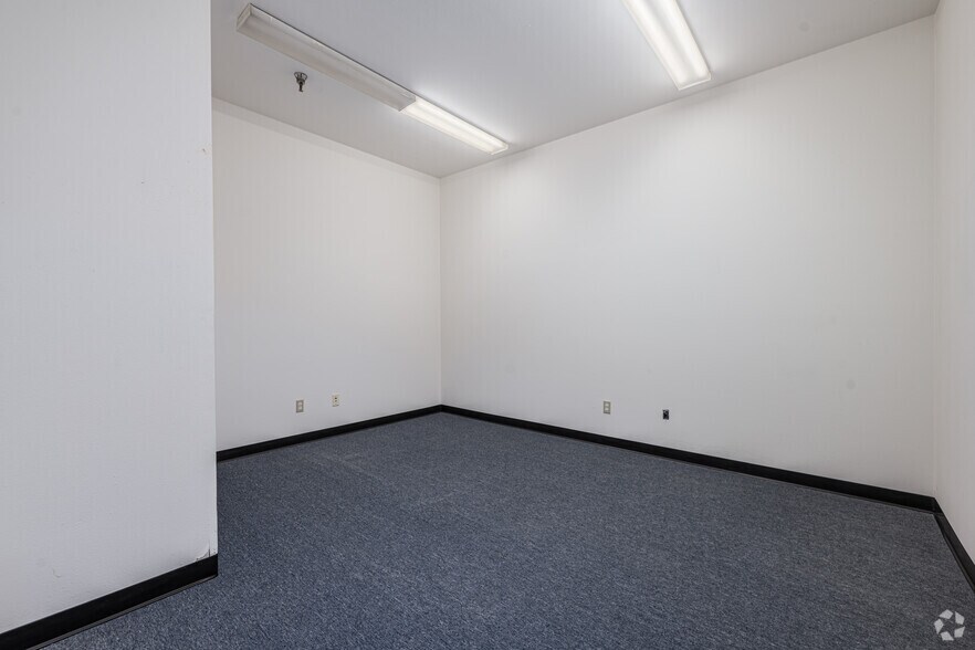 More Photos Of 4802 Littlejohn St, Baldwin Park Warehouse For Lease