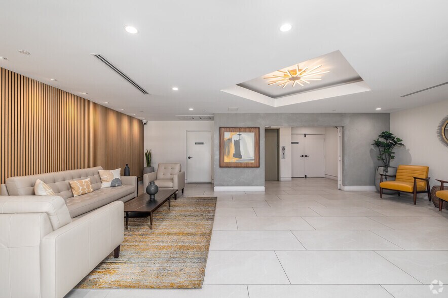 More Photos Of 740 S Burnside Ave, Los Angeles Apartments For Sale