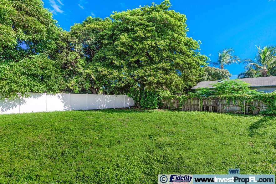 More Photos Of 404 NE 4th St, Pompano Beach Multifamily For Sale