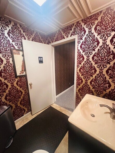 More Photos Of 62 Public Sq, Salem Storefront Retail Office For Sale