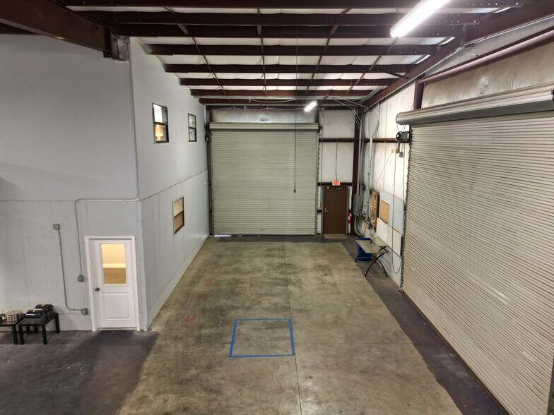More Photos Of 104 Liberty Center Pl, Saint Augustine Warehouse For Lease