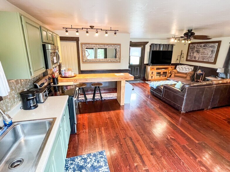 More Photos Of 5895 US Highway 93, Whitefish Office For Sale