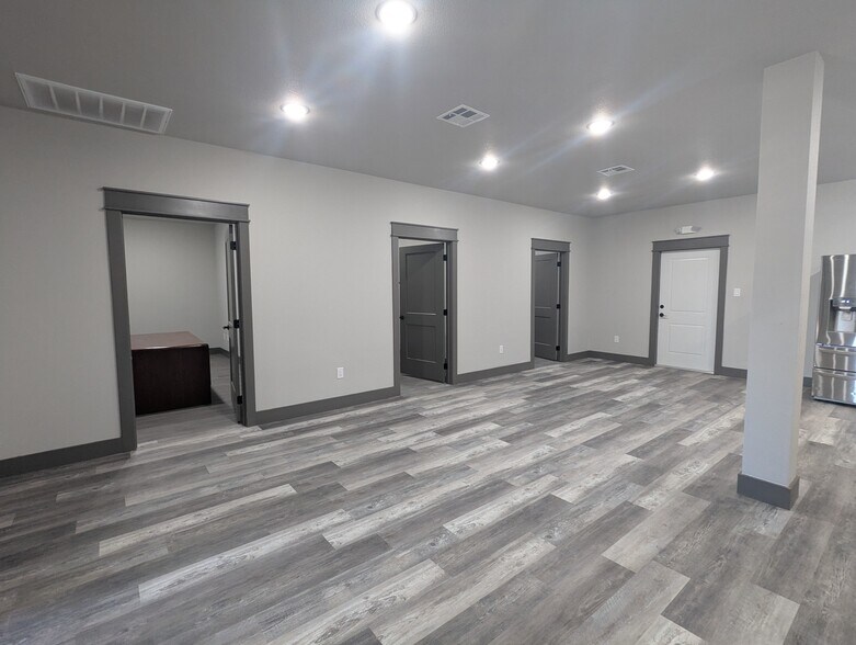 More Photos Of 7245 FM 1006 Rd, Orange Warehouse For Lease