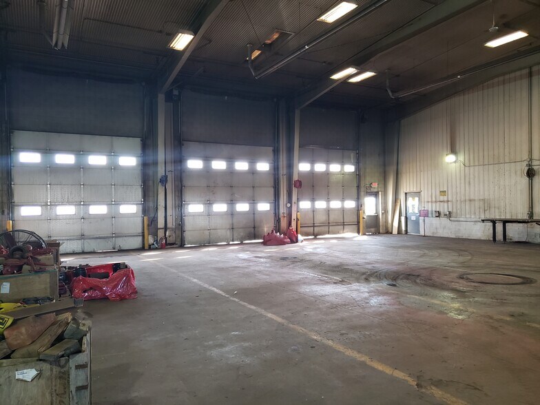 More Photos Of 420 Halliburton Dr, Williston Industrial For Lease