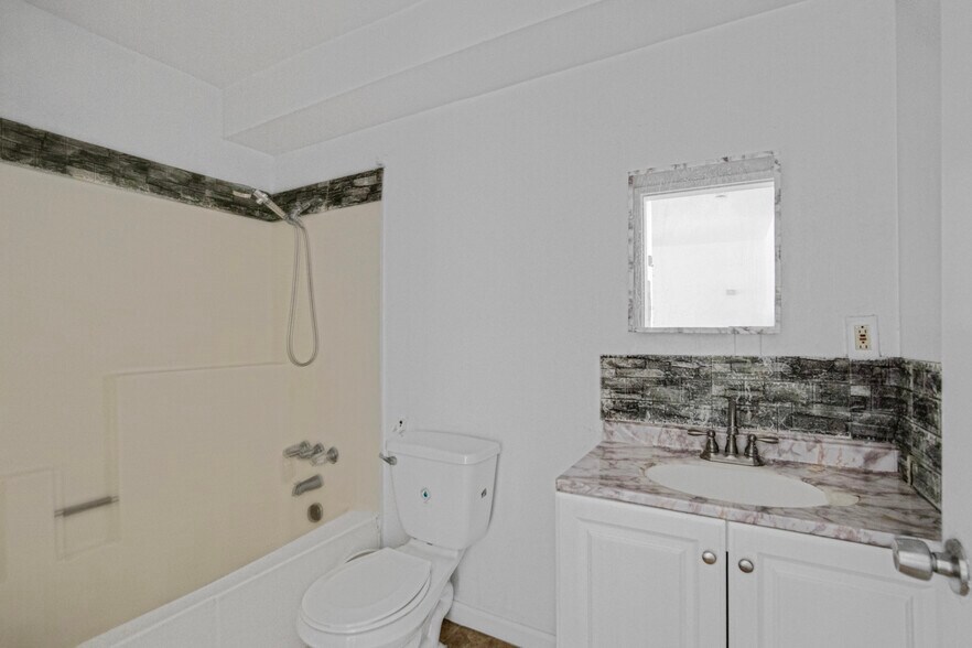 More Photos Of 3405 N Figueroa St, Los Angeles Apartments For Sale