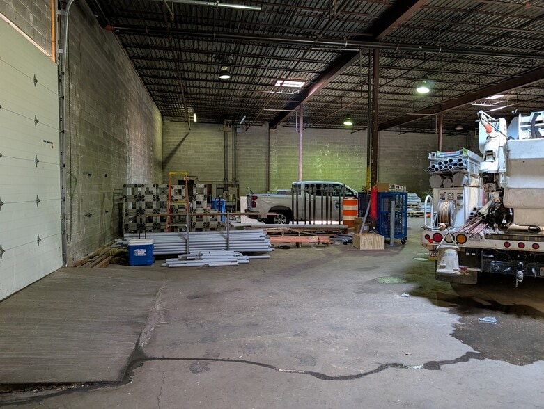 More Photos Of 5113-5123 Berwyn Rd, College Park Unknown For Lease