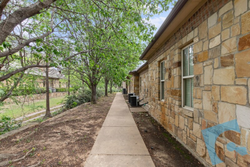 More Photos Of 1340 N White Chapel Blvd, Southlake Office For Sale