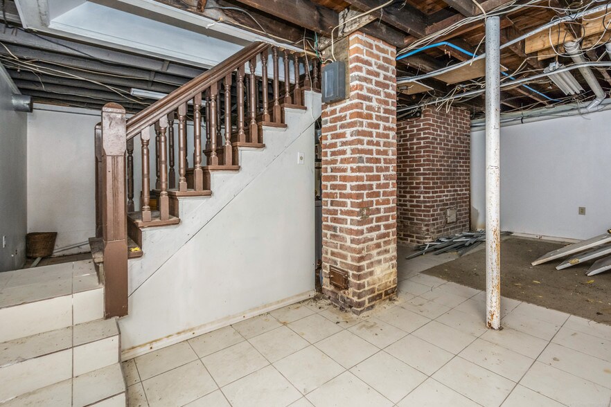 More Photos Of 105 Hartford Tpke, Shrewsbury Office Residential For Sale