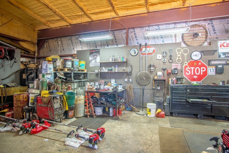 More Photos Of 424 Terrell Rd, Franklin Showroom For Sale