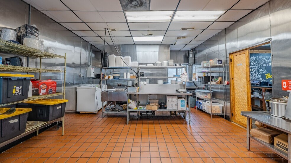 More Photos Of 252 N Ferdon Blvd, Crestview General Retail For Sale