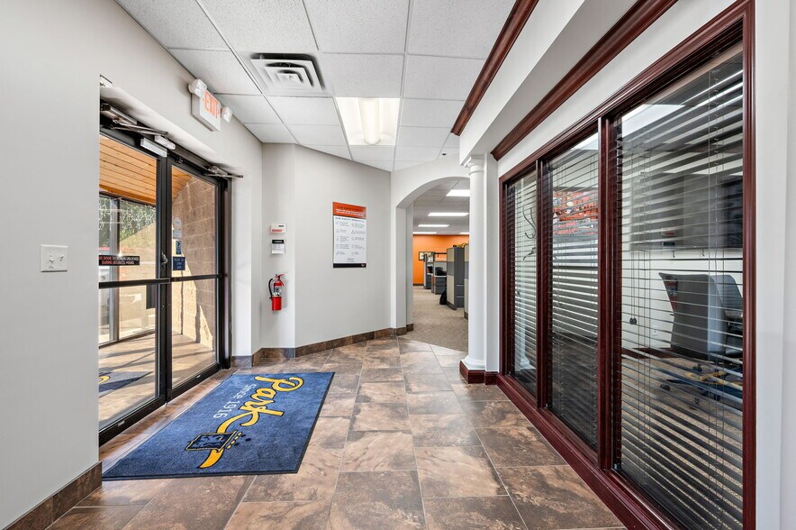 More Photos Of 1481 81st Ave NE, Spring Lake Park Office For Sale