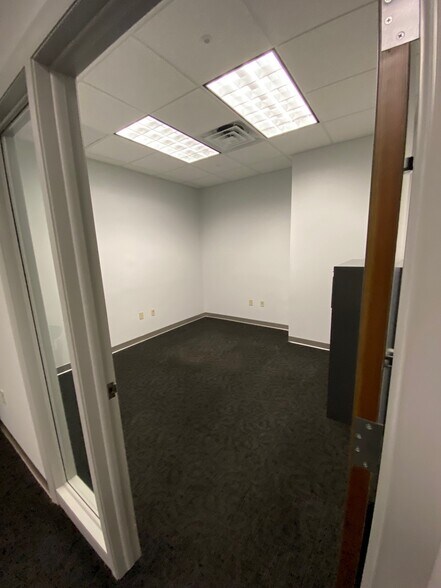 More Photos Of 1710 Leer Dr, Elkhart Office For Lease