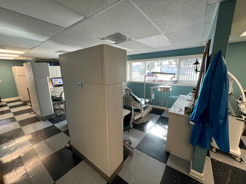 More Photos Of 901 New Warrington Rd, Pensacola Office For Sale