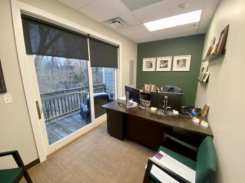 More Photos Of 921 S Arbor Vitae, Edwardsville Freestanding For Sale