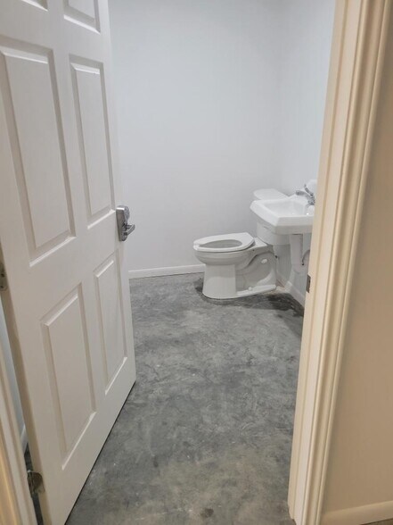 More Photos Of 4017 Interstate 10, Seguin Self Storage For Sale