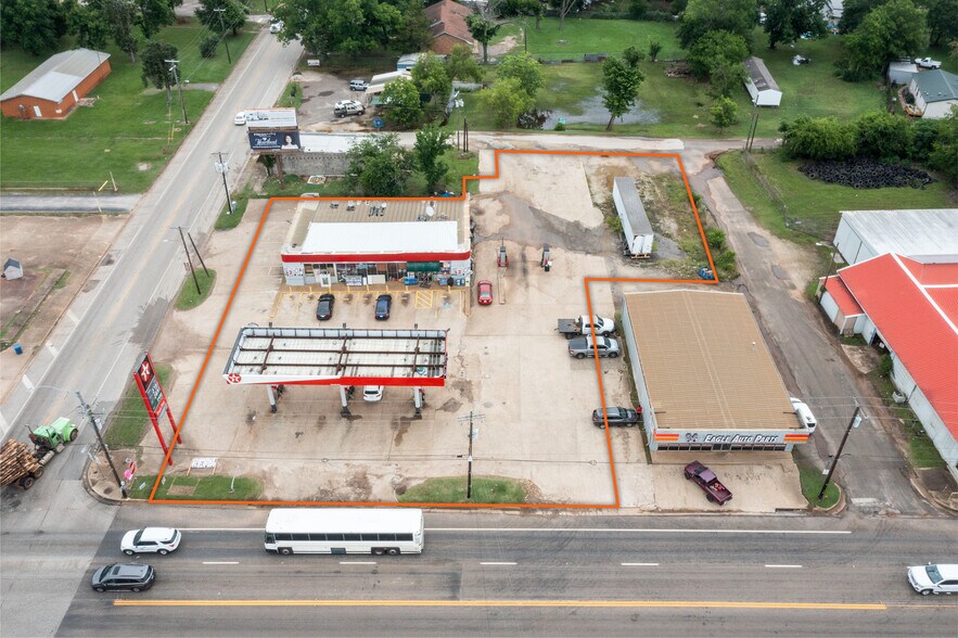 More Photos Of 105 S Marcus St, Alto Storefront For Sale