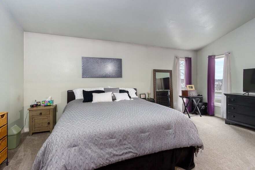 More Photos Of 1419 Old Hardin Rd, Billings Flex For Sale