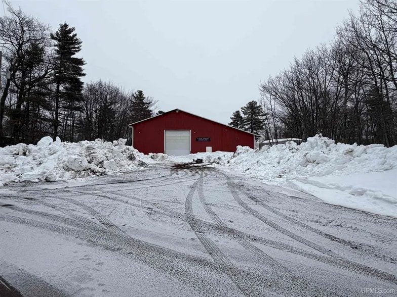More Photos Of 7 Brebner Rd E, Negaunee Flex For Sale