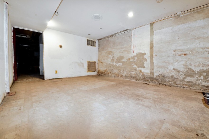 More Photos Of 334 E 6th St, New York Apartments For Lease