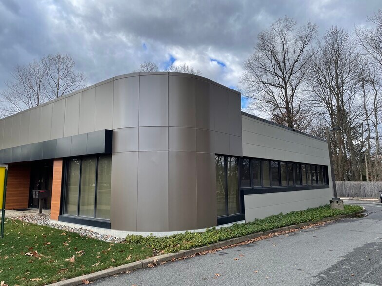 More Photos Of 34 Woodland Rd, Roseland Office For Lease