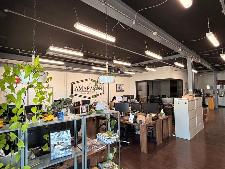 More Photos Of 2 Commercial St, Hicksville Manufacturing For Lease